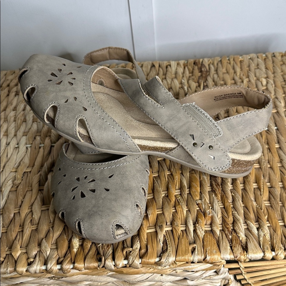 Origins‎ Women's Taupe Sandals size 9 - Picture 2 of 7